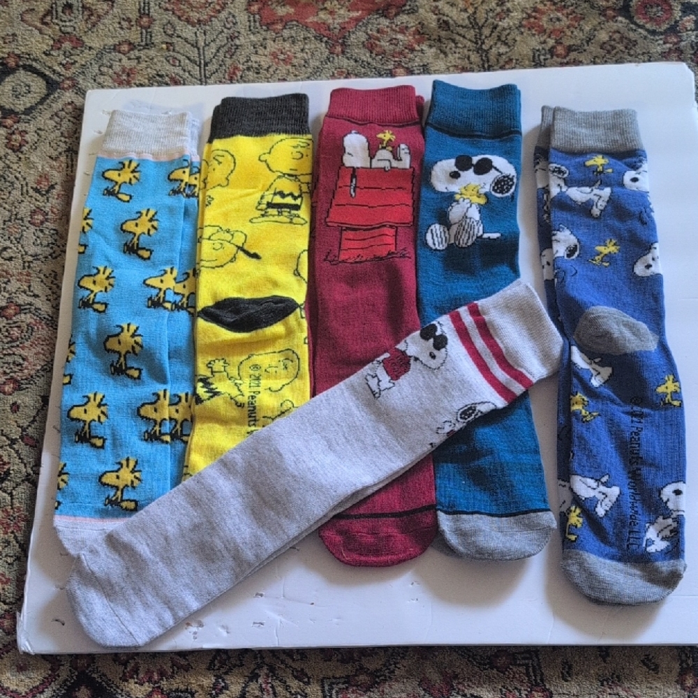 NWOT 6 Set Peanuts Socks -Unisex